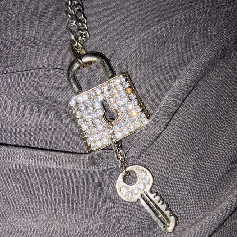 Source Unknown Silver Lock and Key Necklace